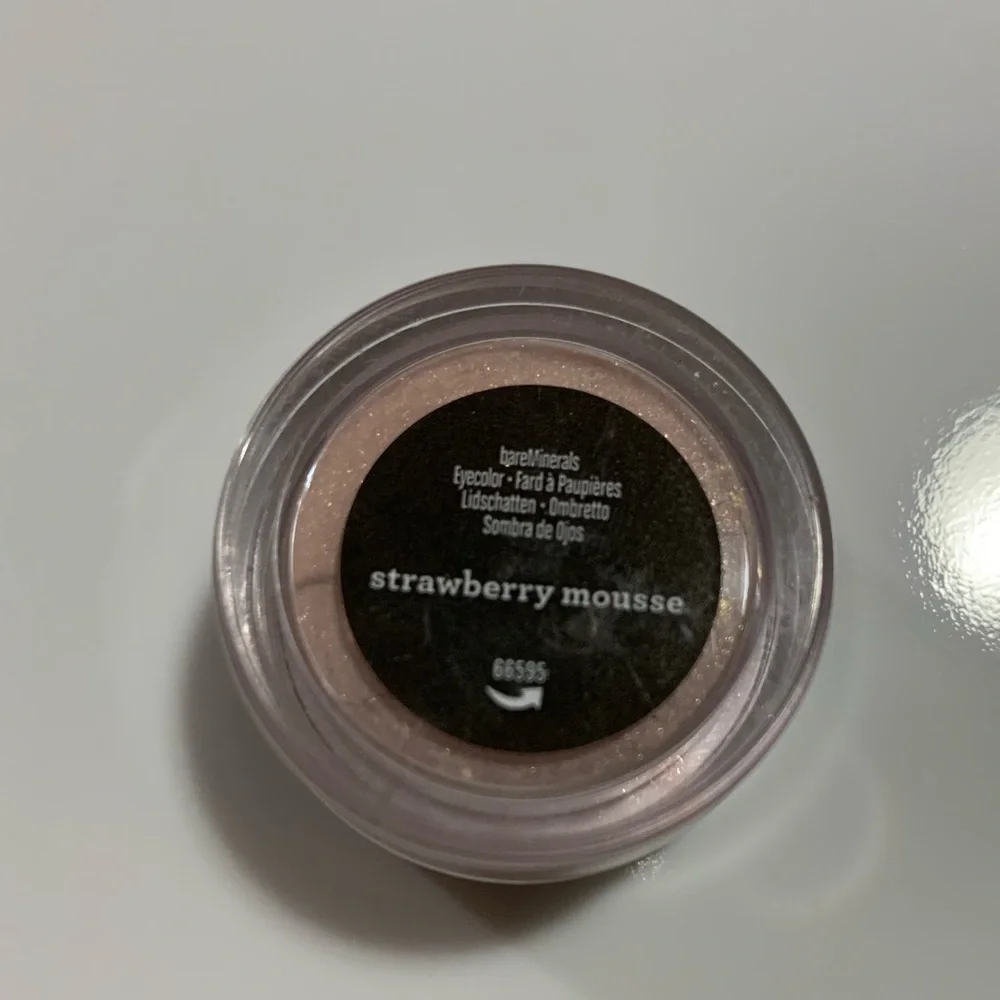 bareMinerals eyeshadow strawberry mousse